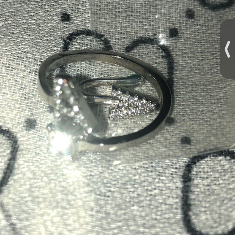 Dazzling Silver Ring with Crystal Highlights